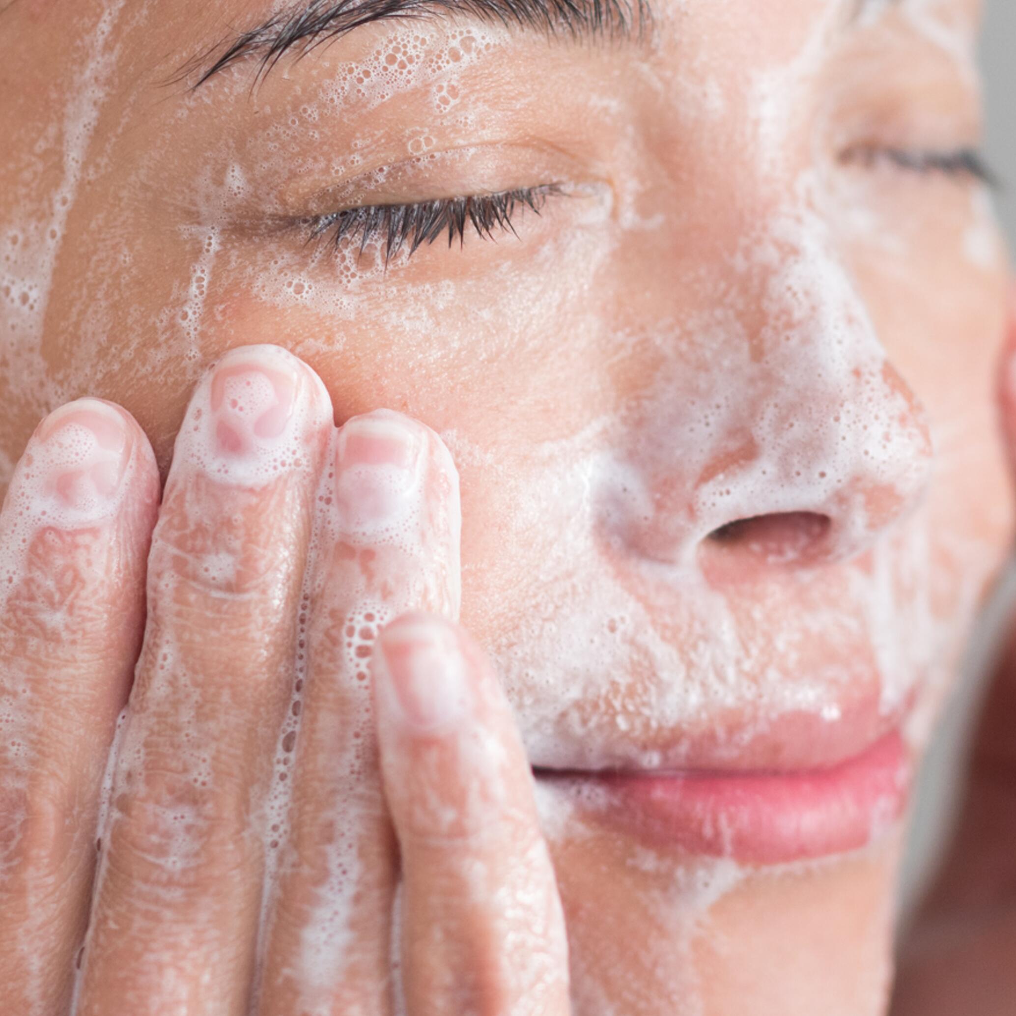 αφρός ατροφικής ουλής στο πρόσωπο